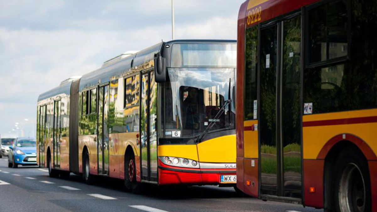 Общественный транспорт Варшавы бесплатно раздает билеты Общественный транспорт Варшавы бесплатно раздает билеты