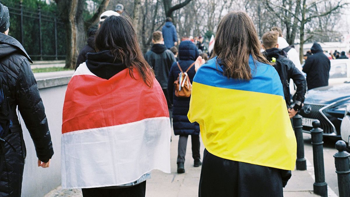 Как поляки и украинцы относятся к семье, деньгам и работе: общие и отличительные черты двух народов