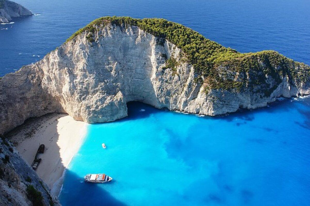 Греция закроет для въезда популярный туристический пляж на Закинфе