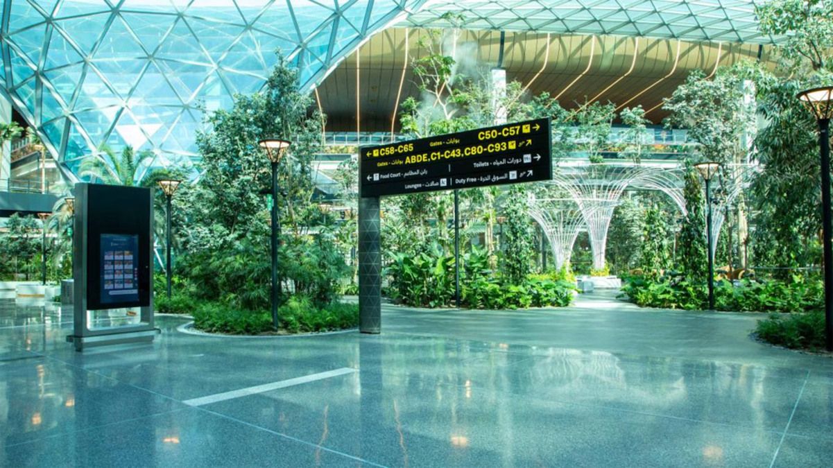 Сад в аеропорту  який вигляд має оновлений термінал у столиці Катару - 24 апреля 2023 - Закордон