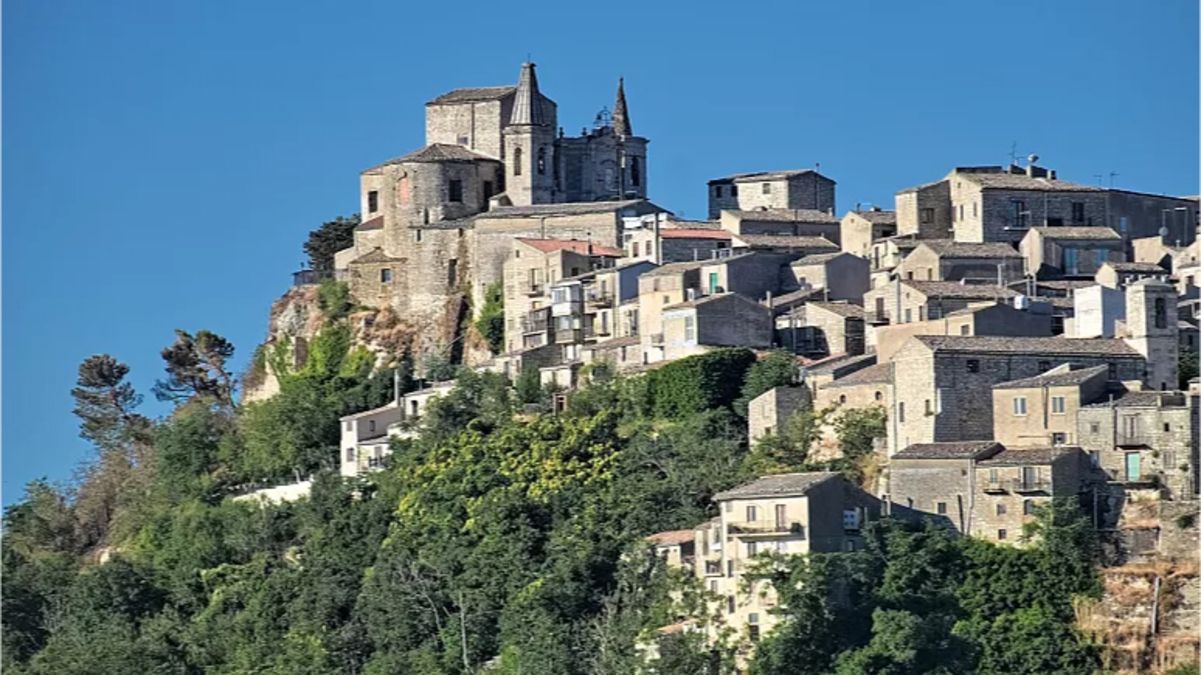 Одне з міст на Сицилії заплатить 5 000 євро тим, хто туди переїде