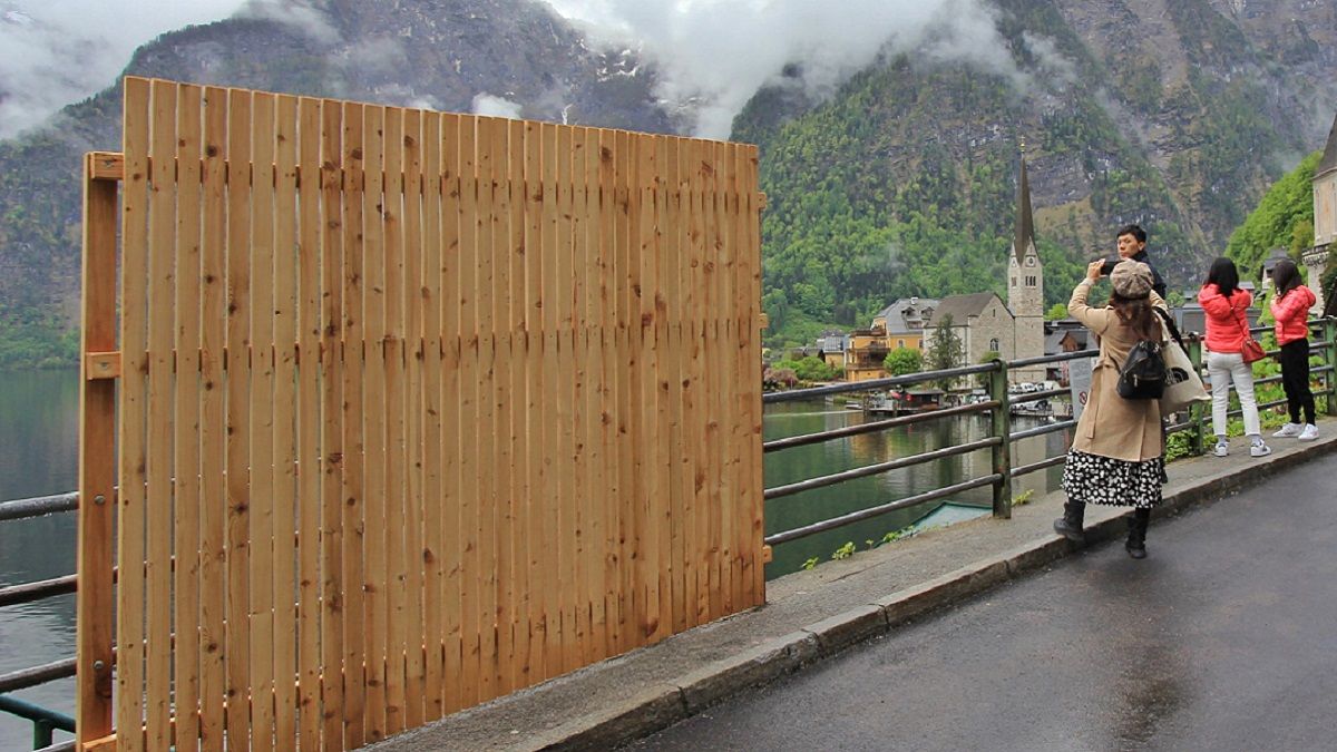 Мешканці села в Австрії вирішити розігнати туристів і перекрили гірський краєвид