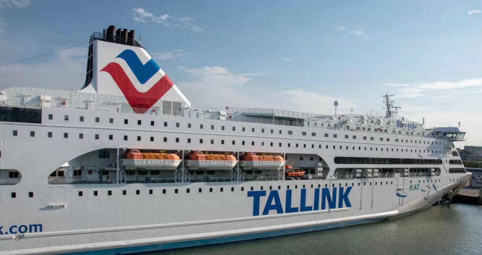 Украинских переселенцев выселяют из круизного лайнера в Эдинбурге Украинских переселенцев выселяют из круизного лайнера в Эдинбурге