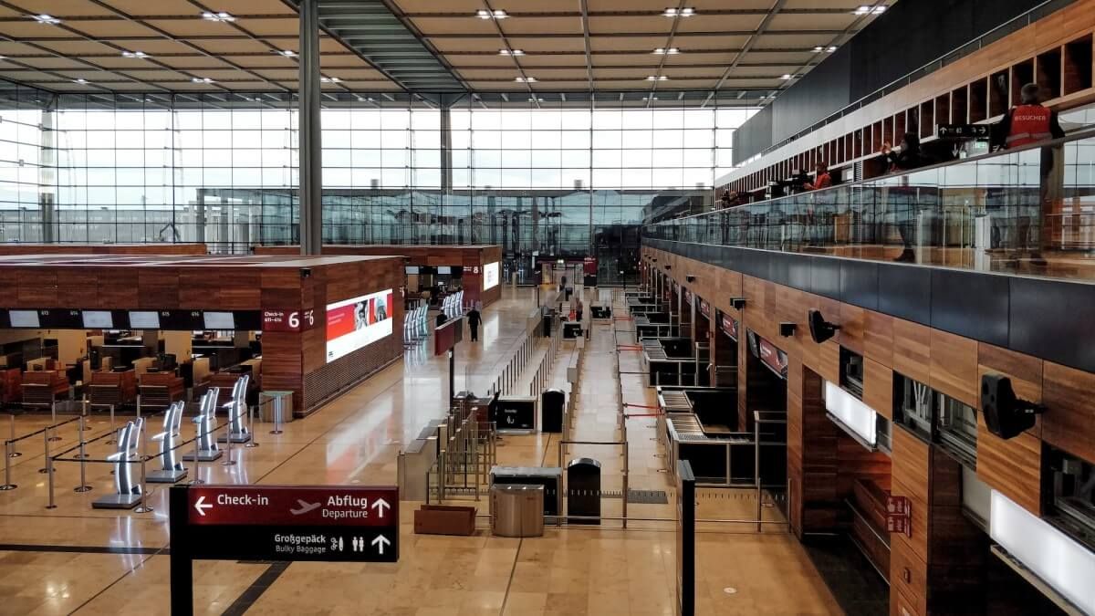 В аэропорту Берлина вместо посадочных талонов используют FaceID