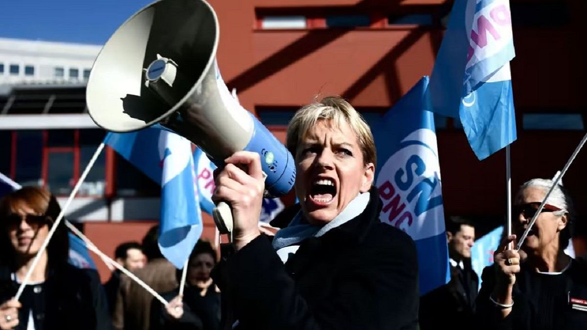 Забастовка Air France в аэропорту имени Шарля де Голля Забастовка Air France в аэропорту имени Шарля де Голля