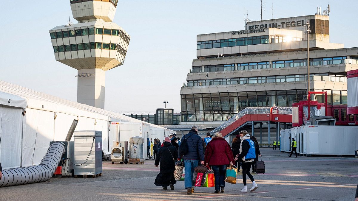 Тысячи украинцев проживают в старом аэропорту Берлина