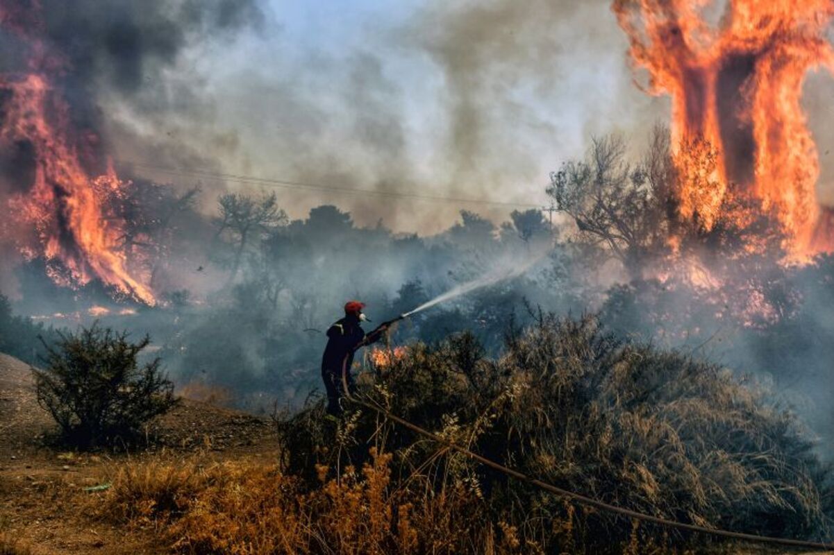 Масштабні пожежі в Греції