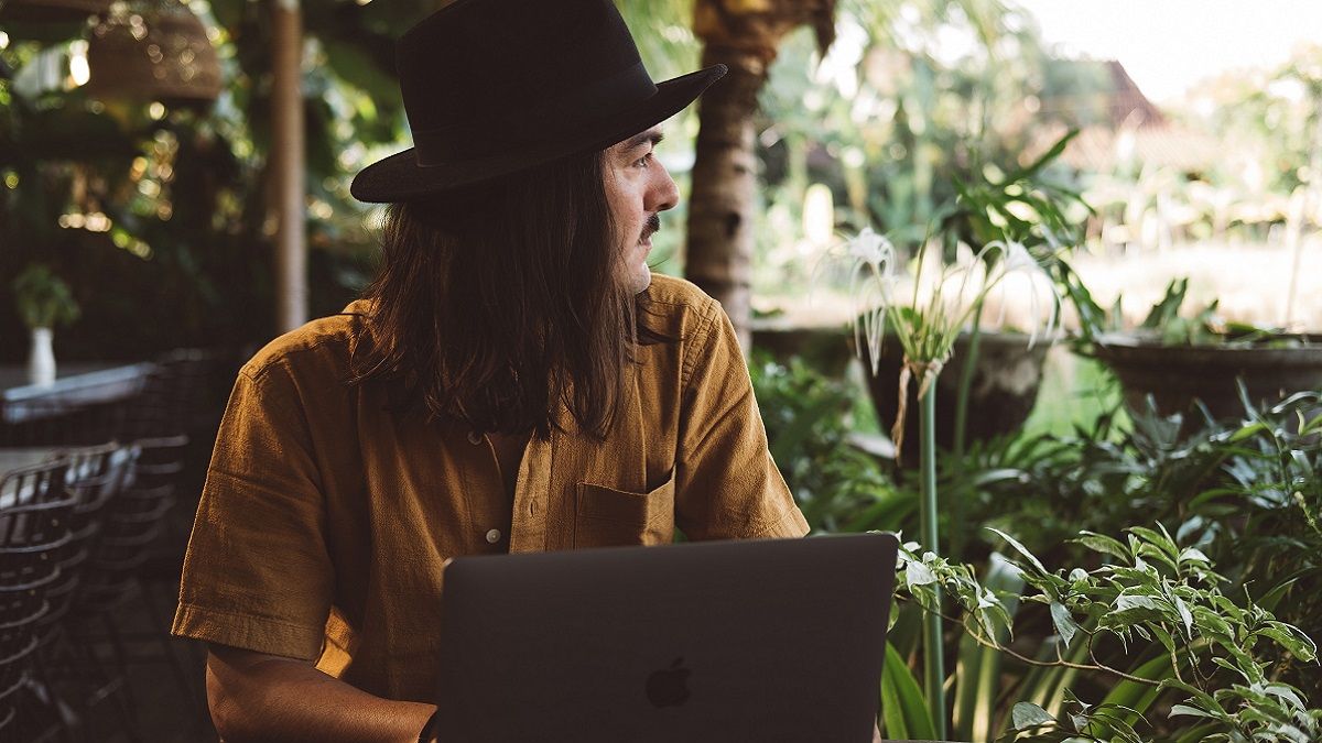 Мандрувати і працювати Мандрувати і працювати