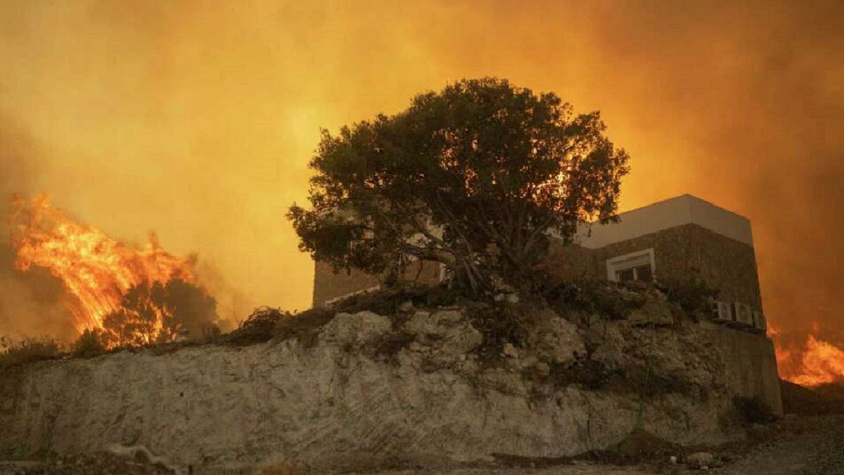 Пламя на греческом острове Родос