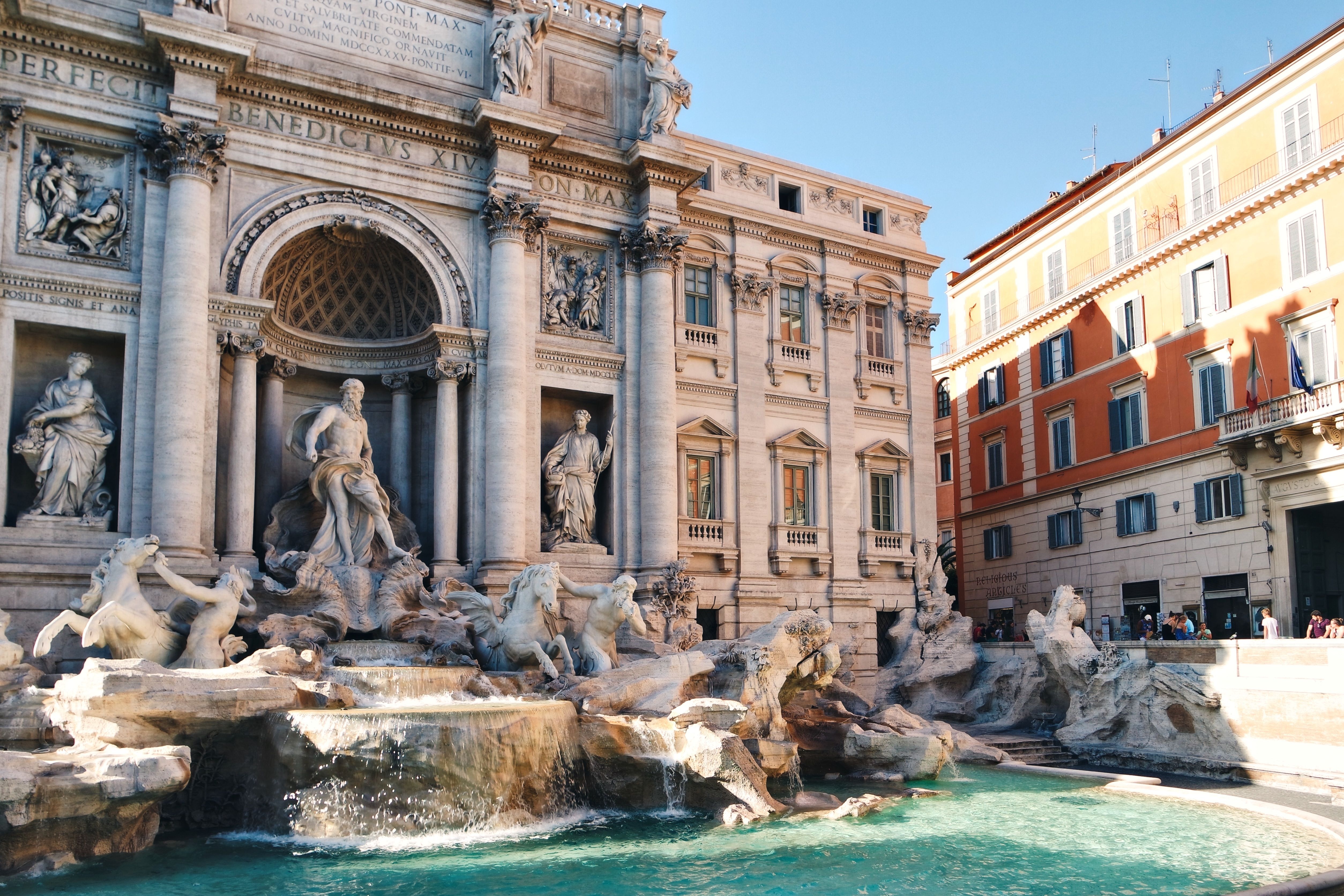 Рим ограничит доступ к фонтану Треви для туристов