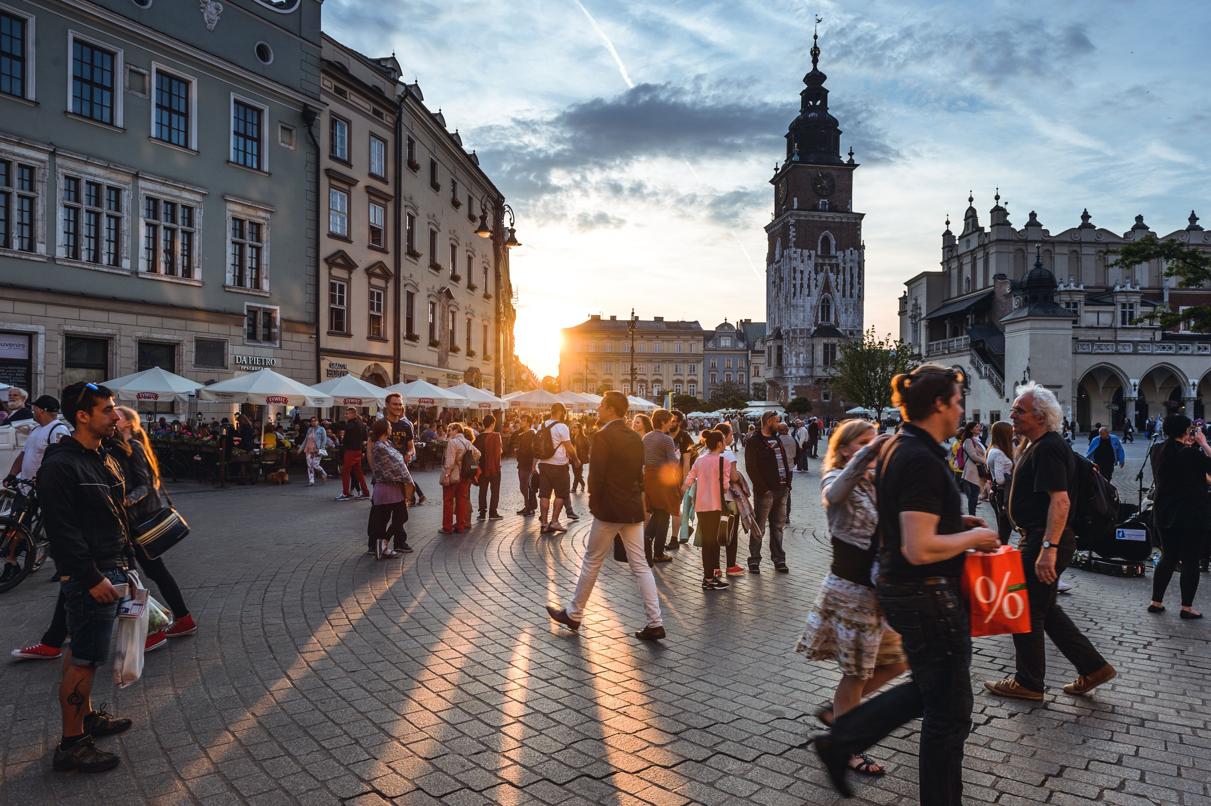 Сколько украинцев получили виды на жительство в Польше