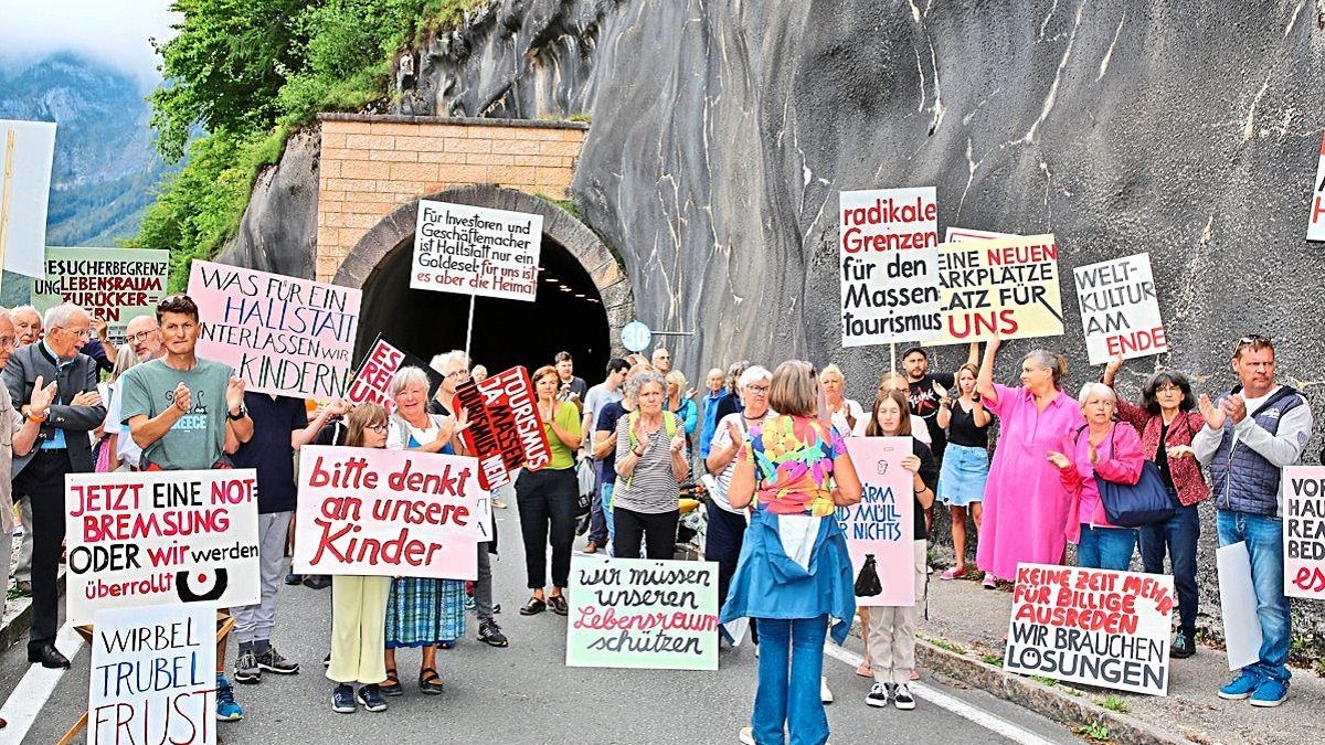 Жителі Гальштата проти натовпів туристів Жителі Гальштата проти натовпів туристів