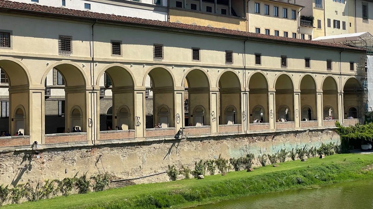 Зіпсований графіті Коридор Вазарі Зіпсований графіті Коридор Вазарі