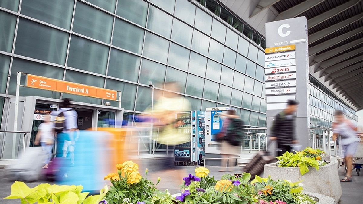 Інцидент у найбільшому аеропорту в Польщі Інцидент у найбільшому аеропорту в Польщі