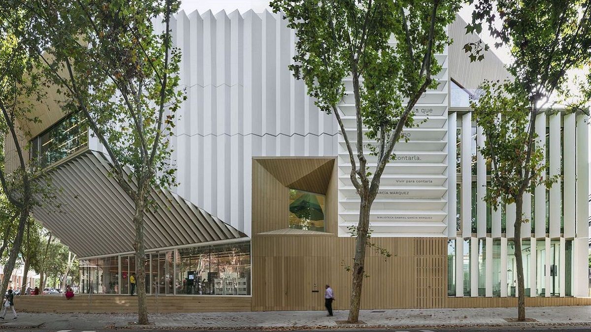 Библиотека в Барселоне, где хочется провести целый день Библиотека в Барселоне, где хочется провести целый день