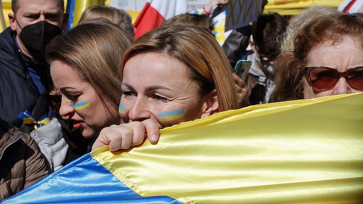 Активістам та митцям допоможуть стати на ноги в Україні