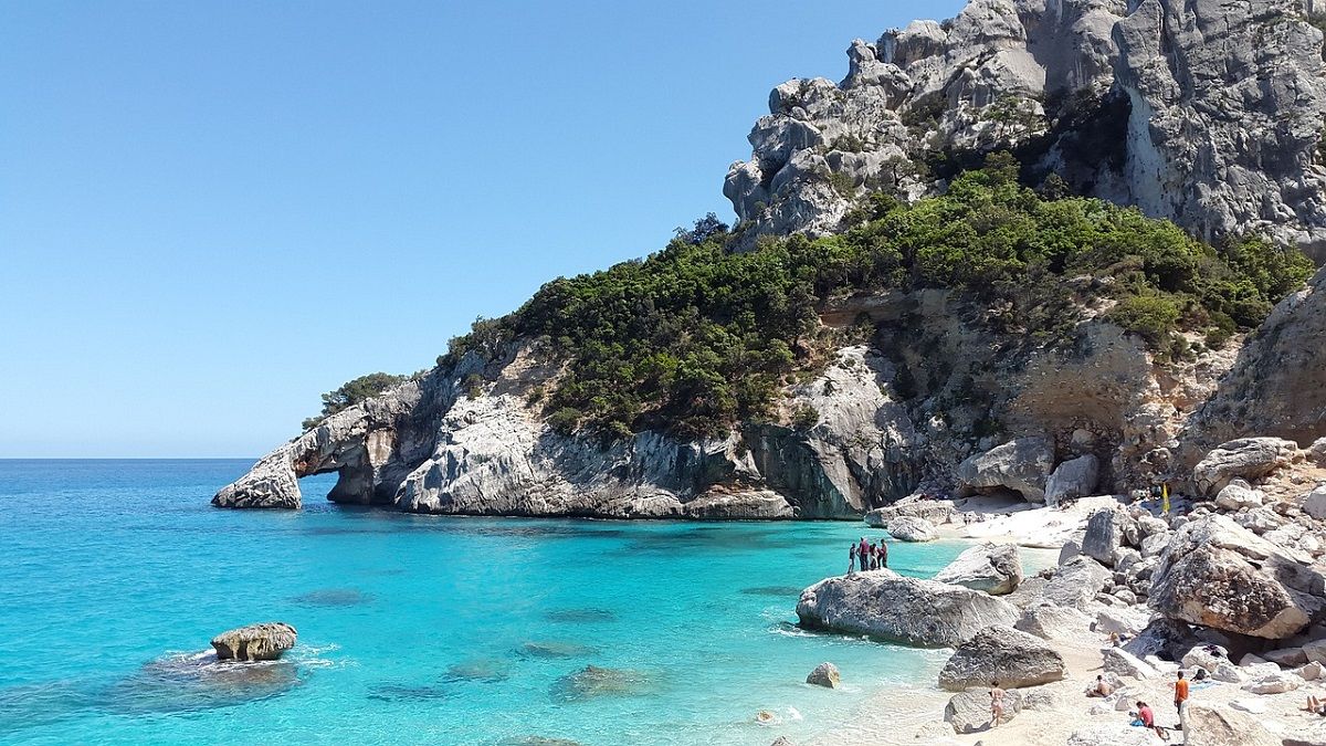 Живописный пляж на острове Сардиния