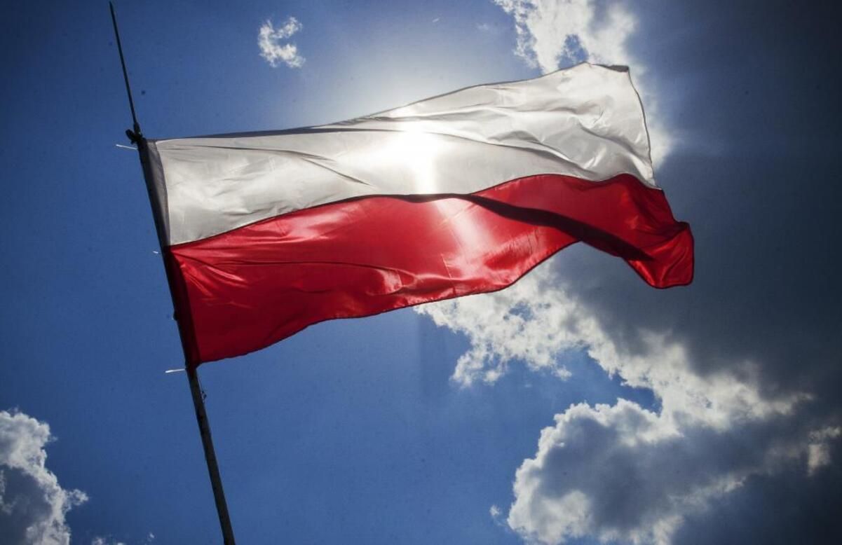 Польща відновлює процес подачі заяв на туристичну візу