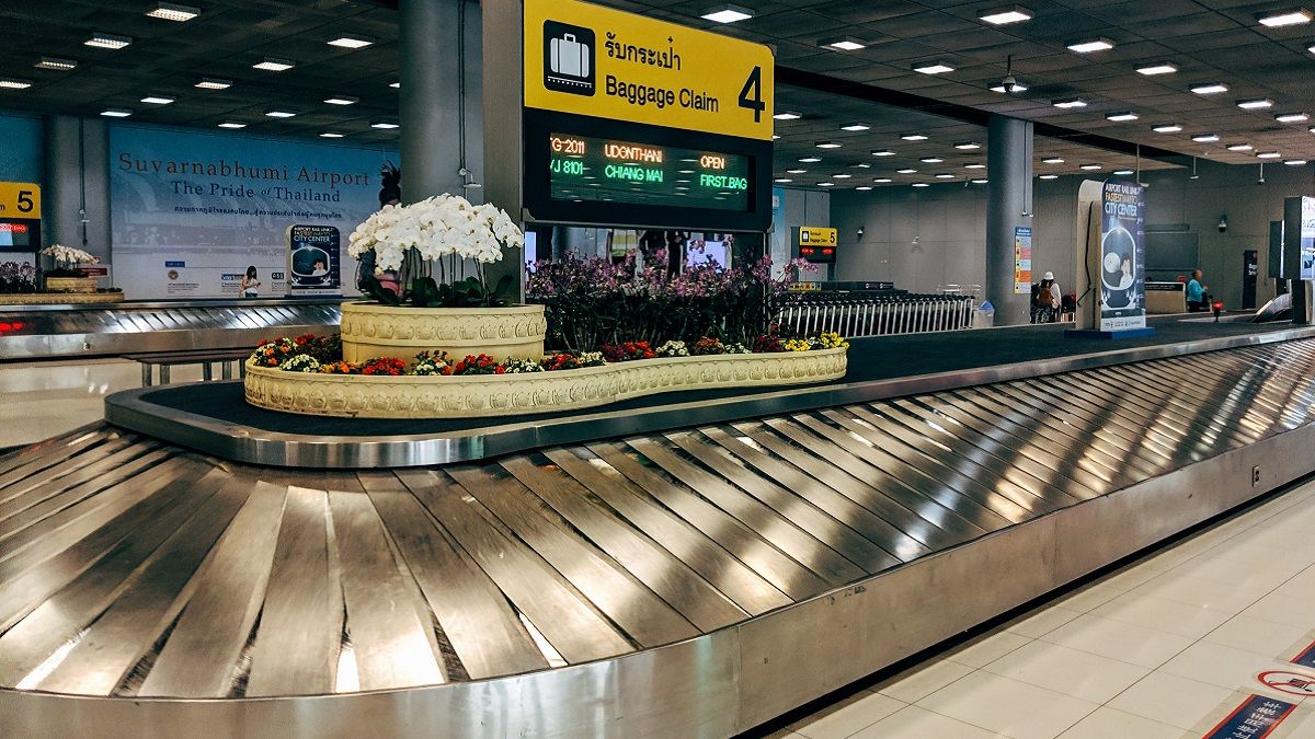 Туристи кілька годин чекали на свої валізи Туристи кілька годин чекали на свої валізи