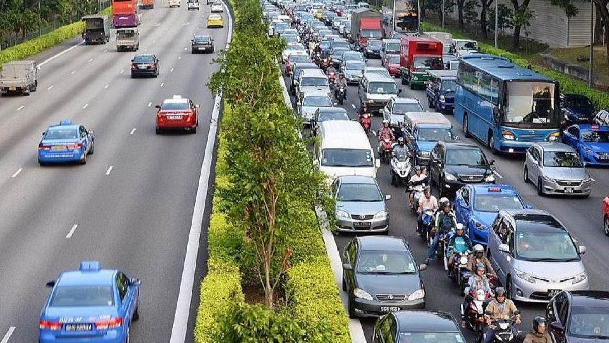 Уряд стимулює сінгапурців користуватися громадським транспортом