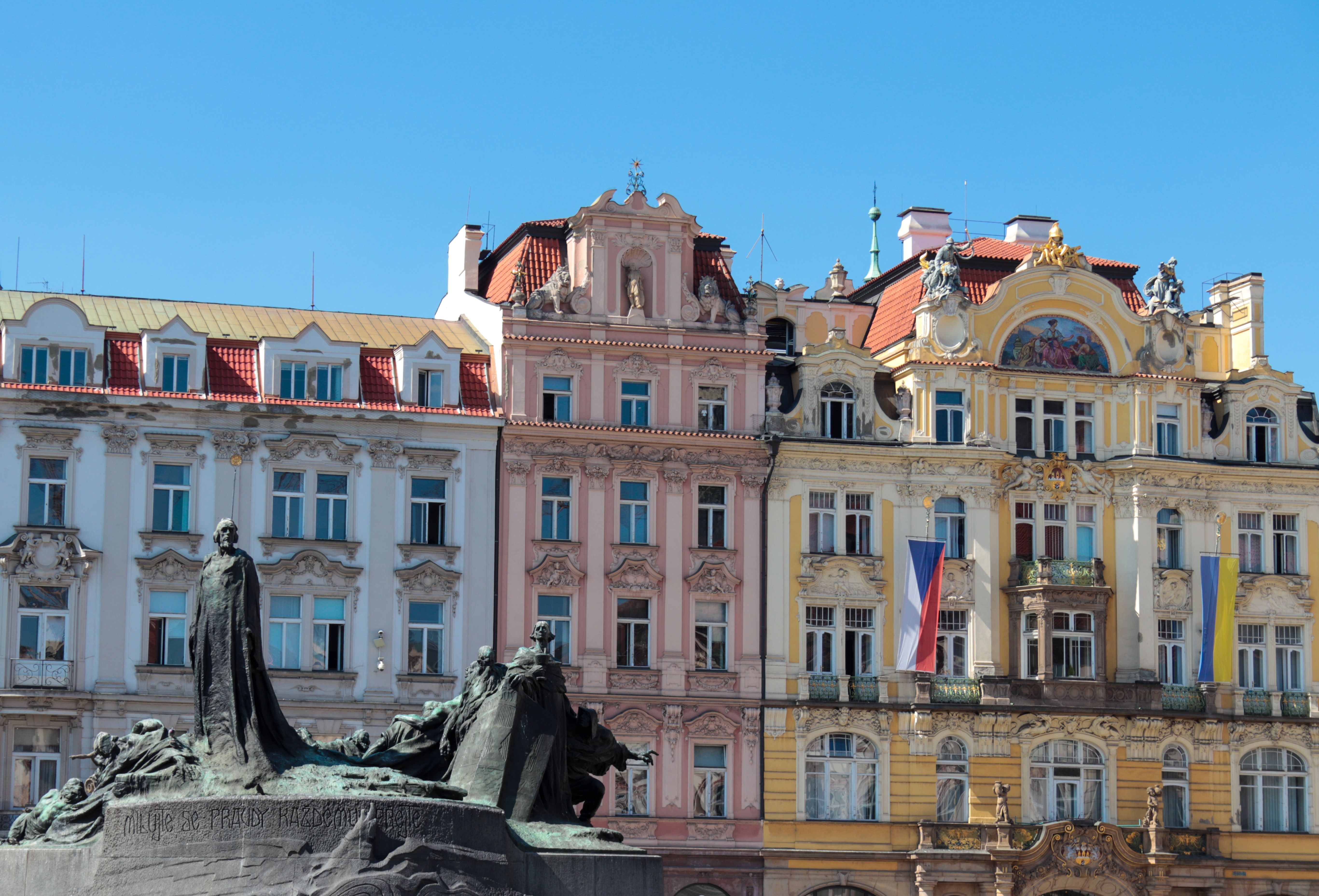 Десятки тысяч украинцев в Чехии имеют право на особые льготы