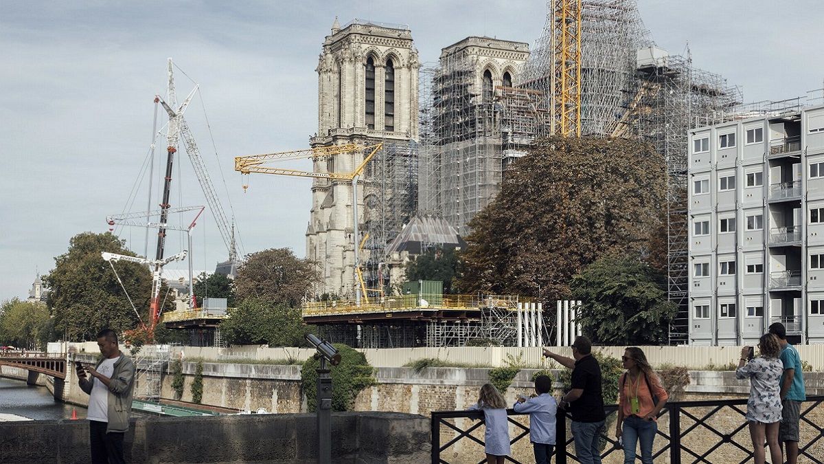 Відбудова Собору Паризької Богоматері Відбудова Собору Паризької Богоматері