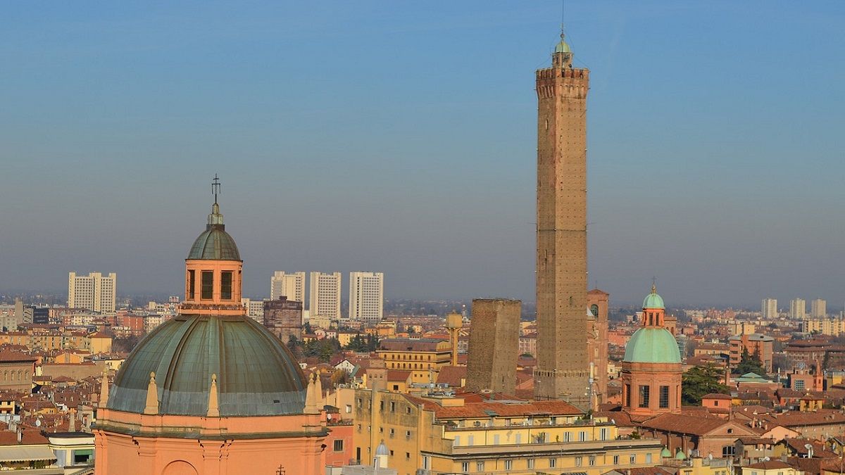 Башня Гаризенда в Болонье может обрушиться