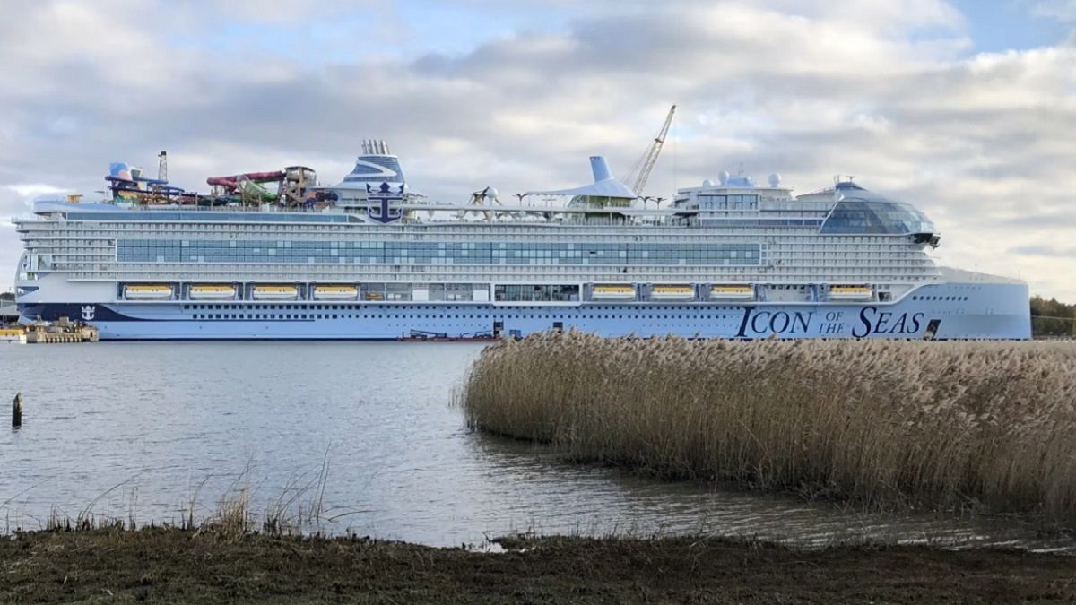 Судно вражає своїми розмірами Судно вражає своїми розмірами