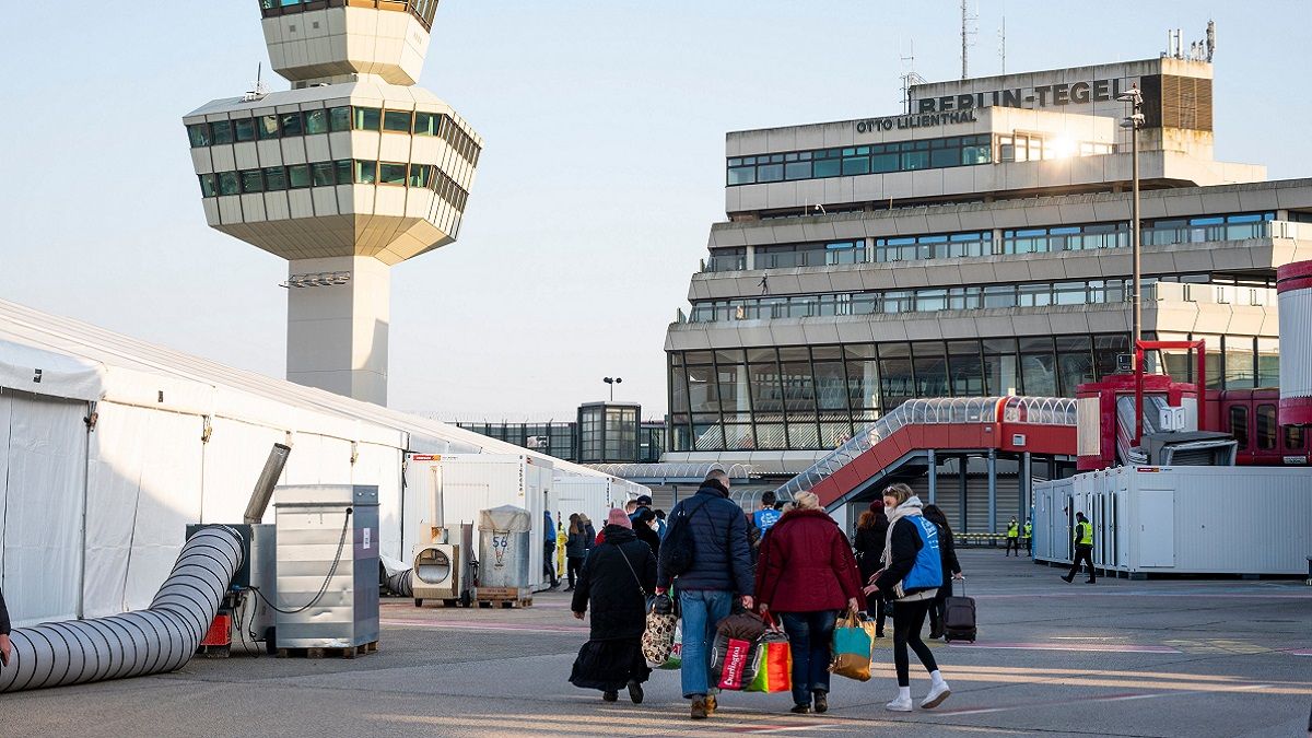 В Берлине украинцев принимают в старом аэропорту Тегель В Берлине украинцев принимают в старом аэропорту Тегель