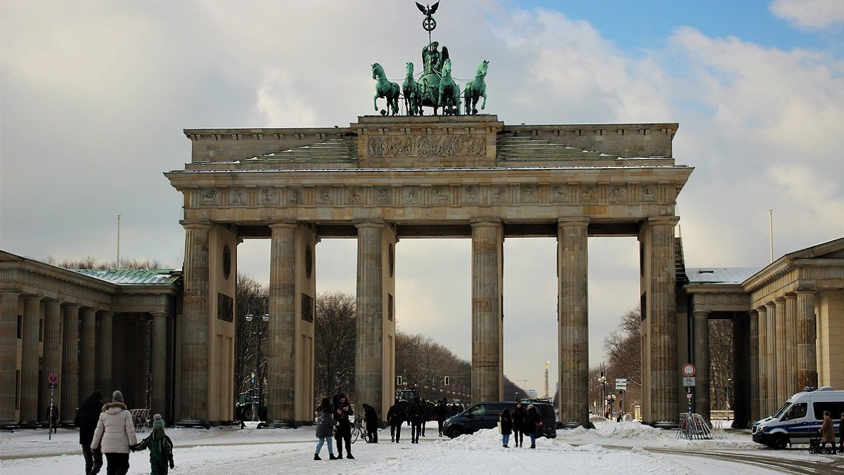 Некоторые политики настаивают на сокращении помощи беженцам Некоторые политики настаивают на сокращении помощи беженцам