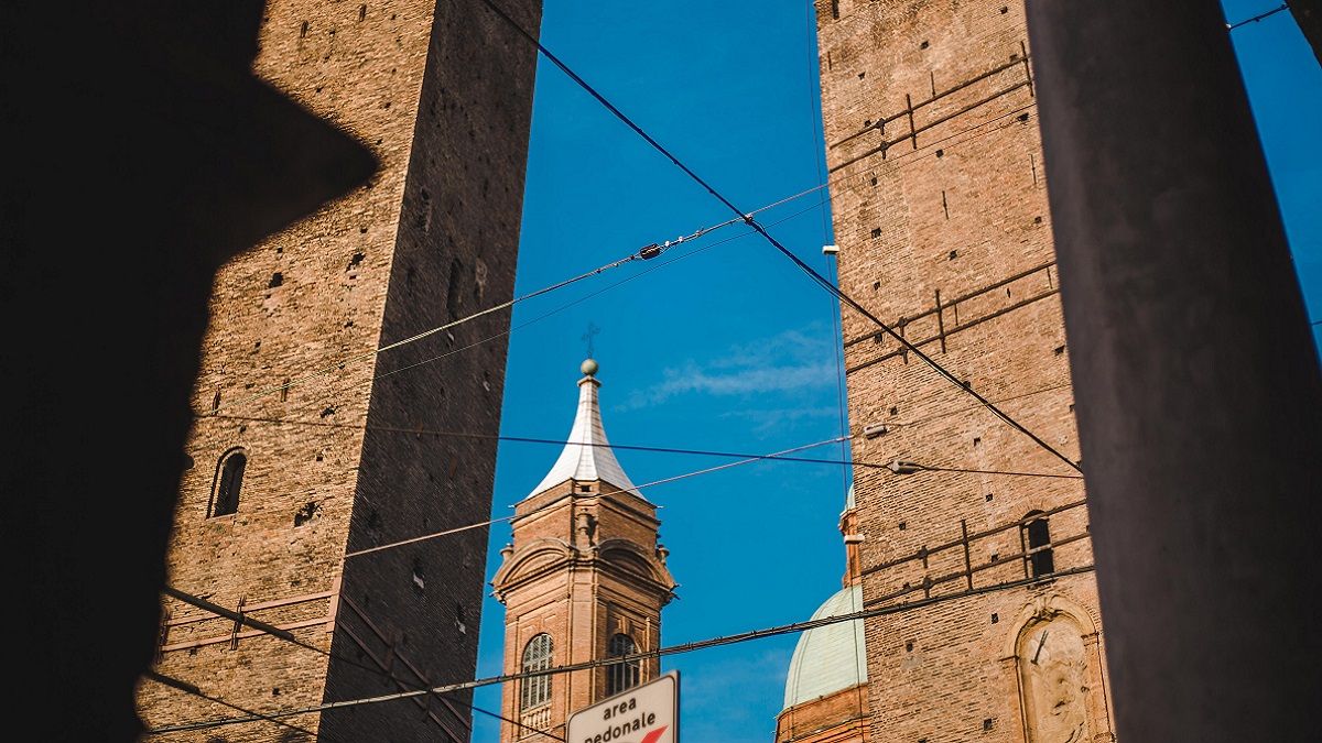 Башня Гаризенда начала наклоняться слишком быстро и может упасть Башня Гаризенда начала наклоняться слишком быстро и может упасть