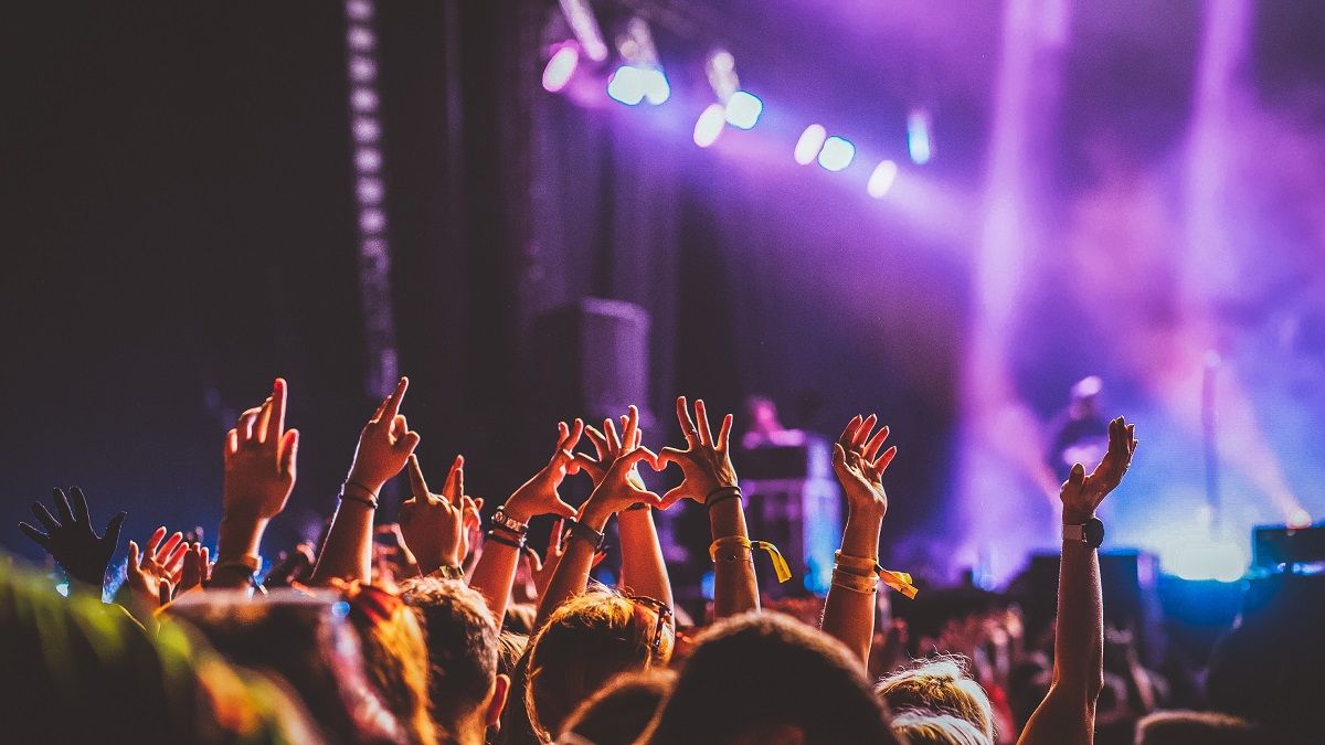 Виступи артистів об'єднують українців за кордоном Виступи артистів об'єднують українців за кордоном