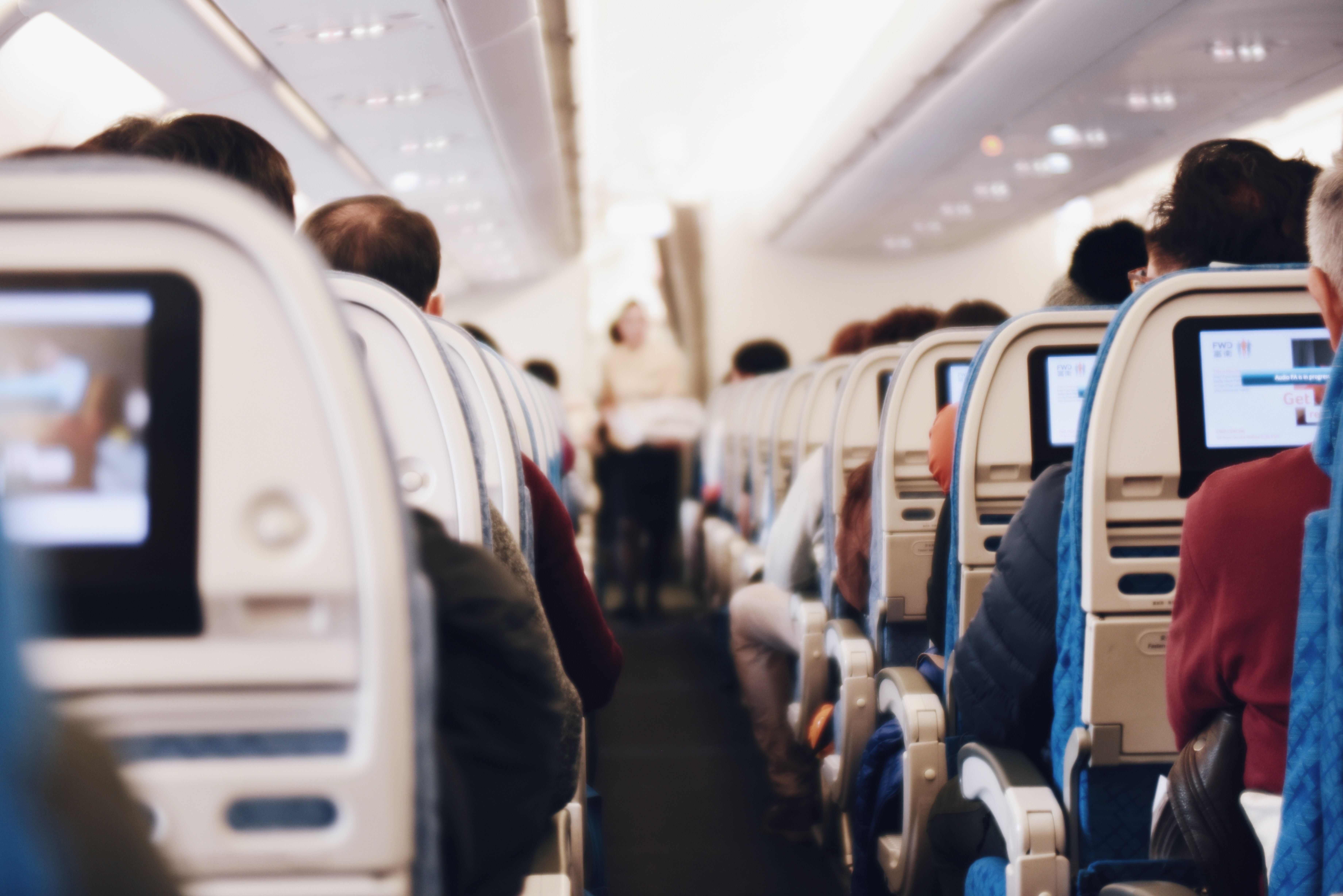 Почему сидение в самолетах синего цвета
