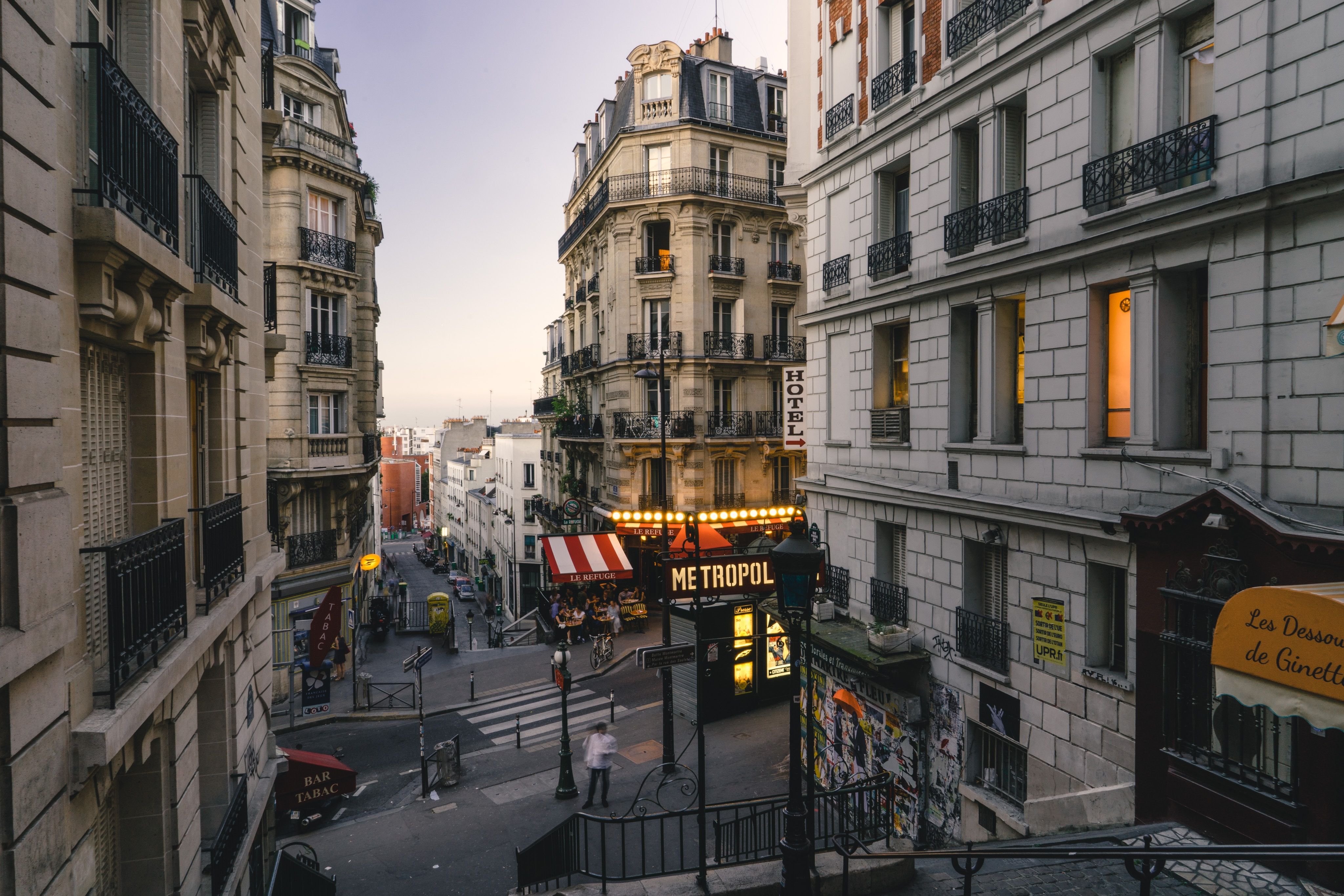 Париж хоче збільшити туристичний збір з готелів