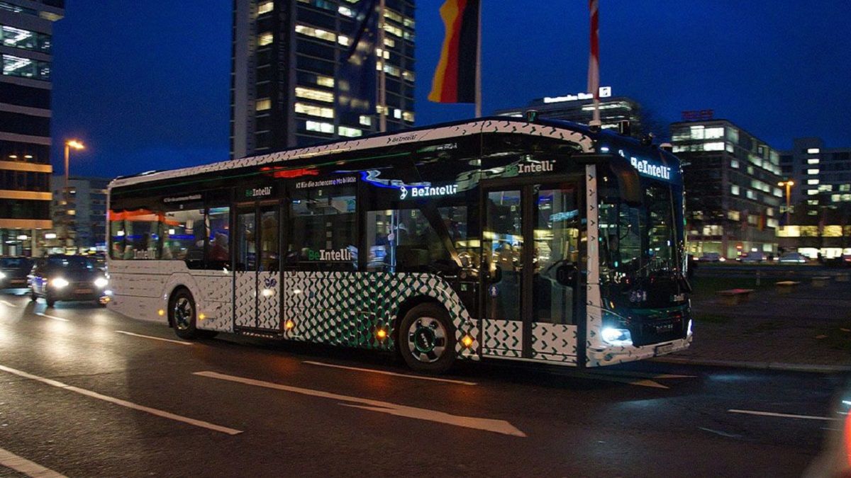 Автобус без водія випробують на вулицях Берліна