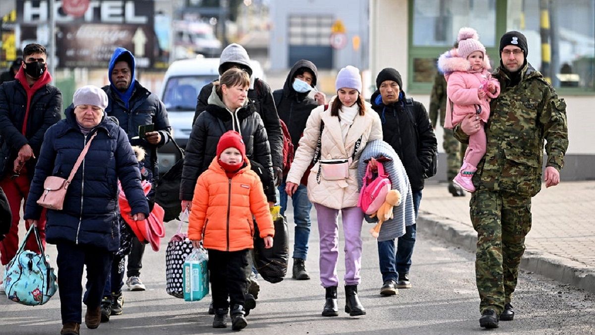 Українські біженці на кордоні Українські біженці на кордоні