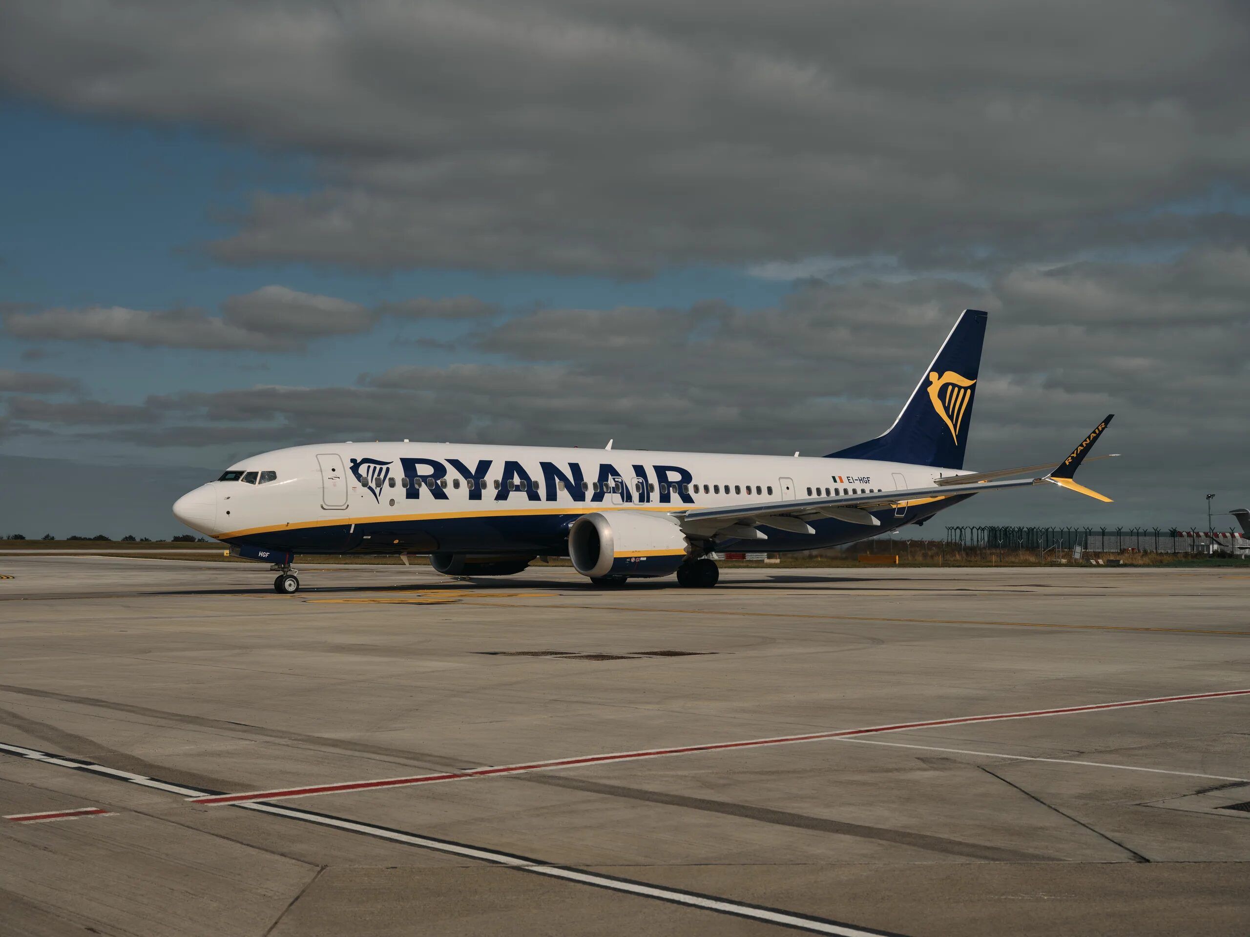 Ryanair отменил 12 рейсов