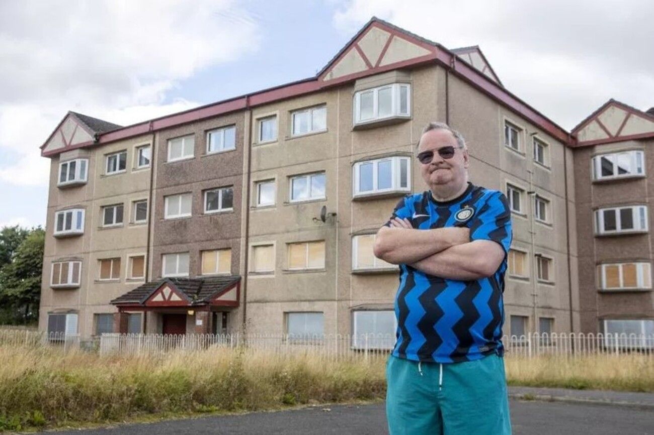 Ник Вишневски - шотландский пенсионер - отказывается переезжать с самой одинокой улицы