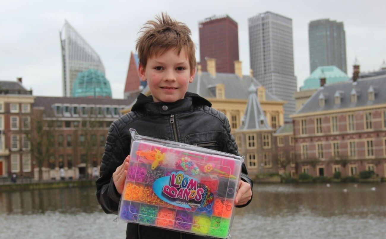 Артем Наконечний, якому 9 років, зібрав у Нідерландах гроші на дрон для ЗСУ