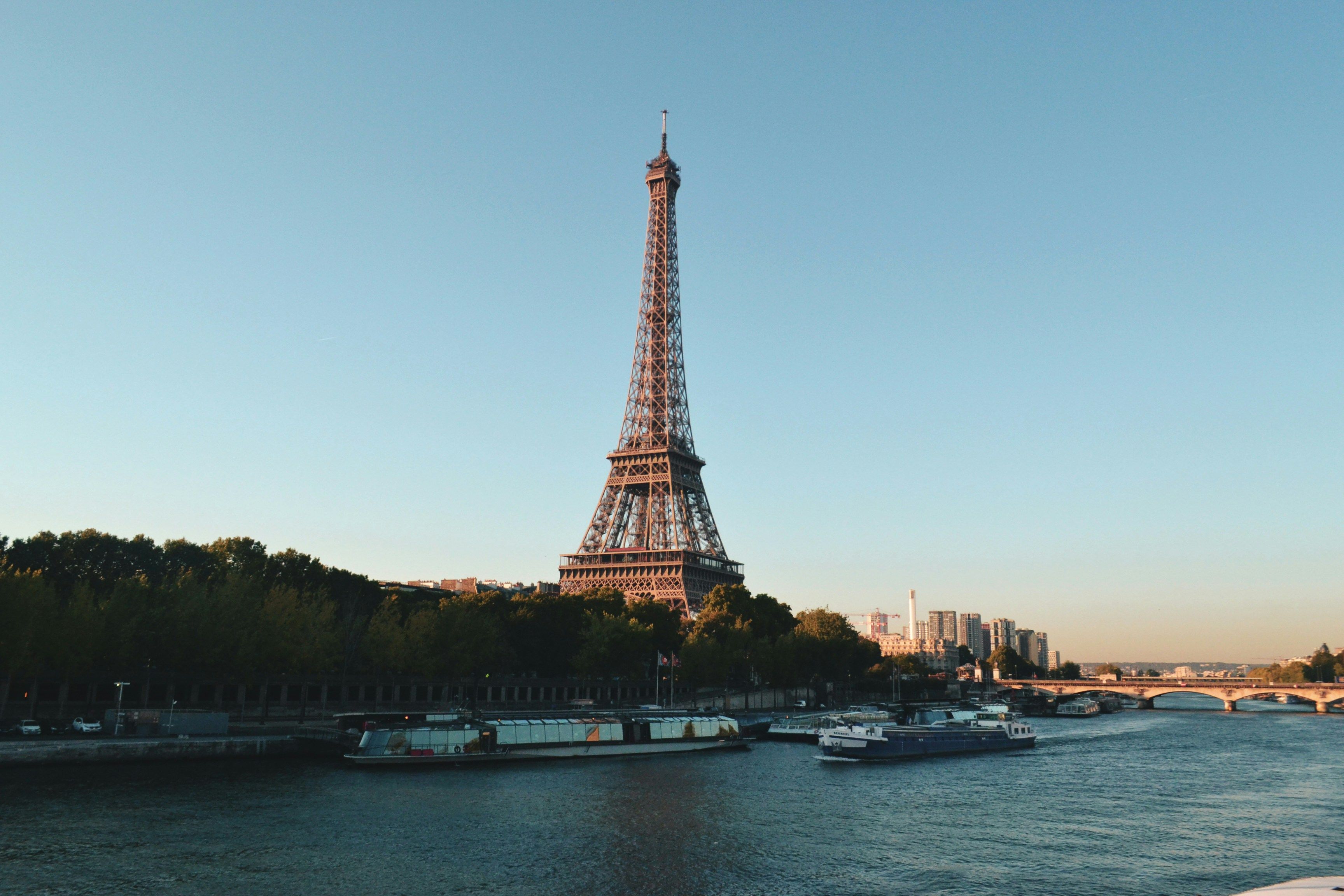 В Парижі хочуть зробити пішохідну зону біля Ейфелевої вежі