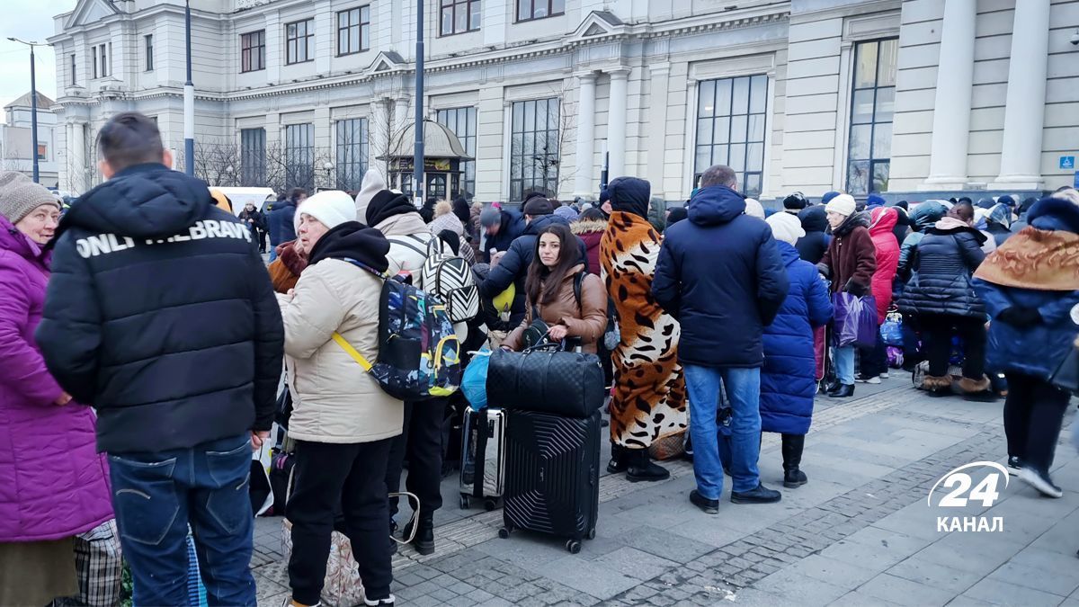 Українських біженців депортують з ЄС - Україна спростувала масштабний фейк Українських біженців депортують з ЄС - Україна спростувала масштабний фейк