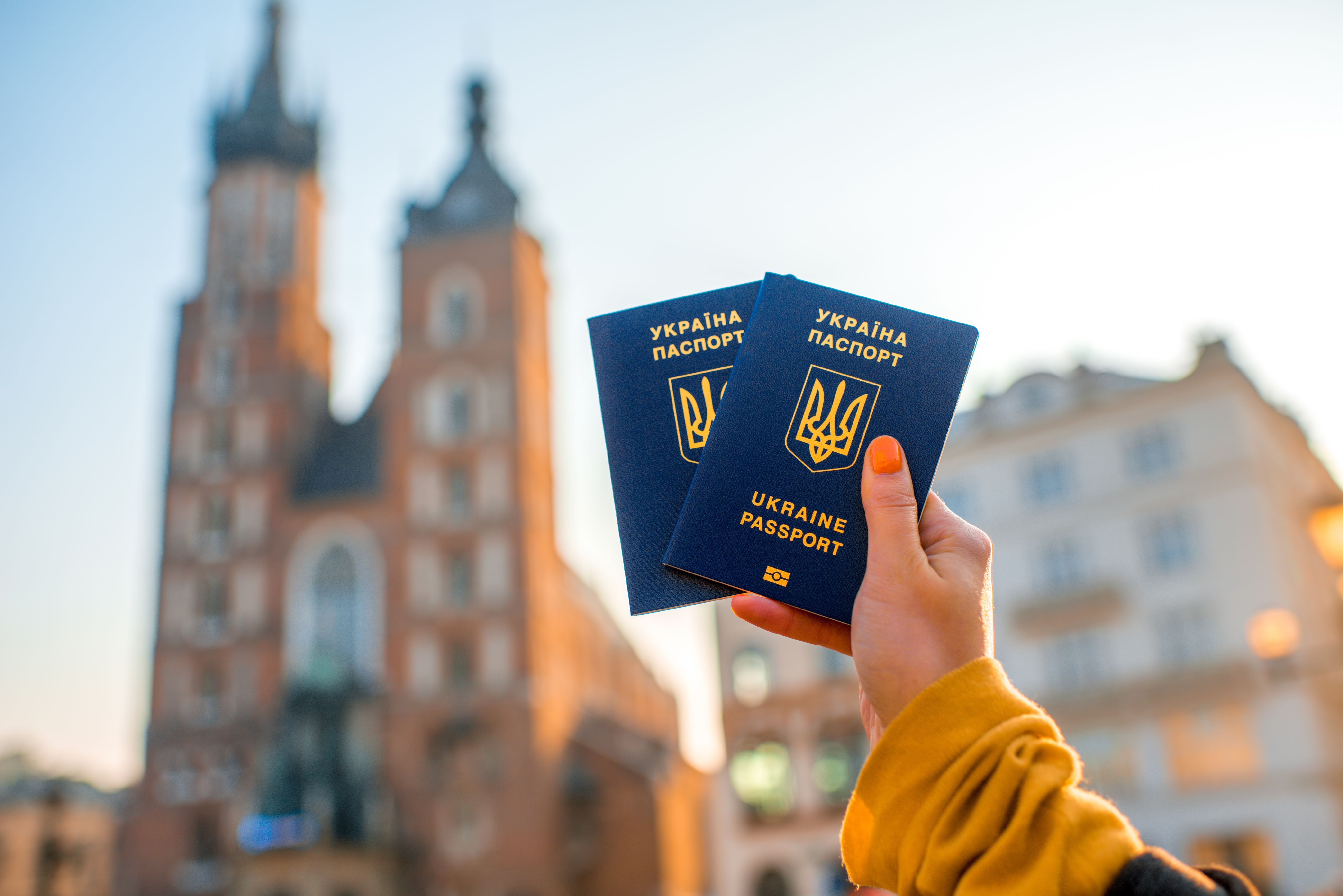 Оформить загранпаспорт в Украине станет дороже - изменения уже с 1 апреля 2024 года