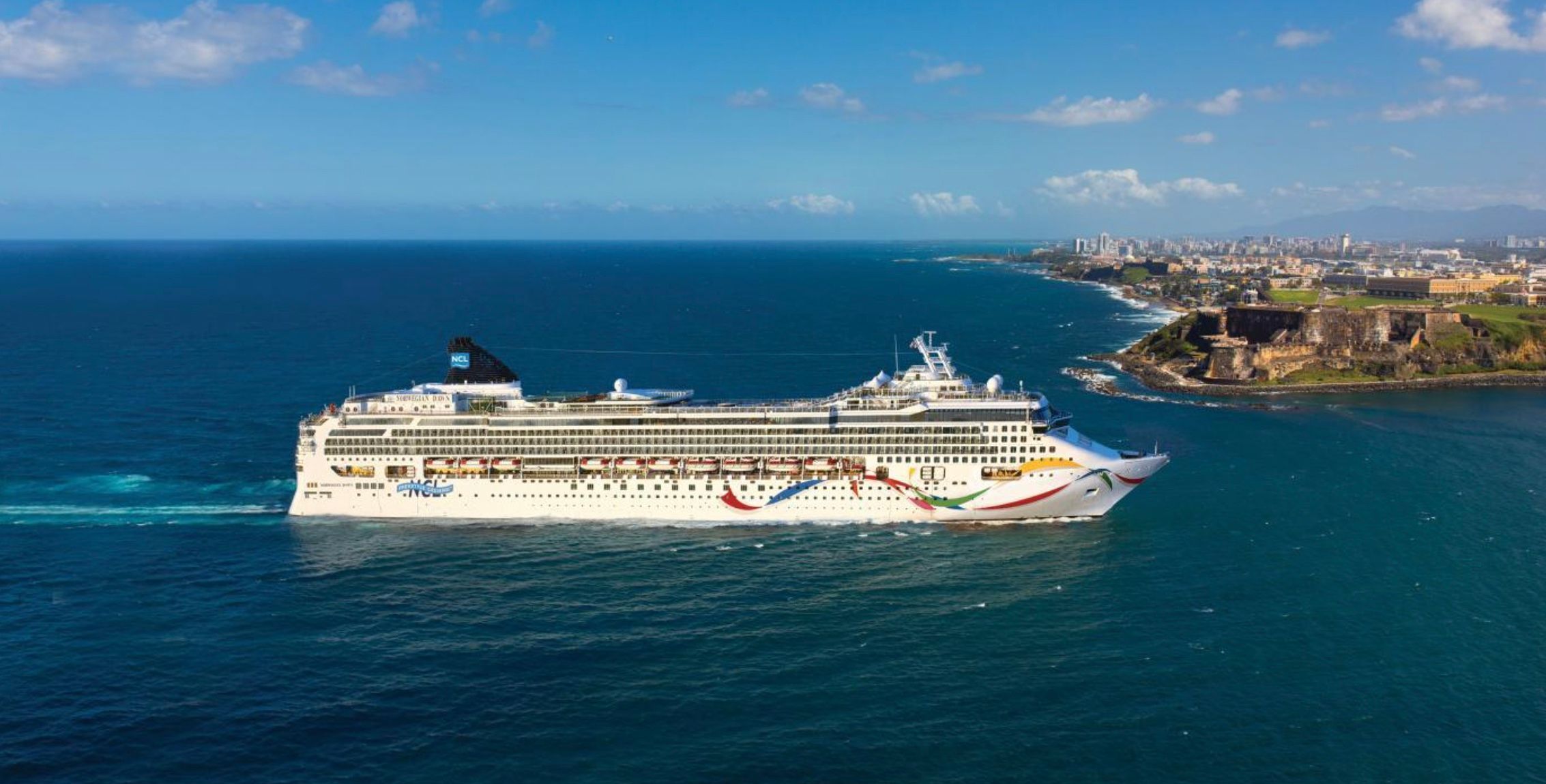 Круїзний лайнер забув 8 туристів на африканському острові Круїзний лайнер забув 8 туристів на африканському острові