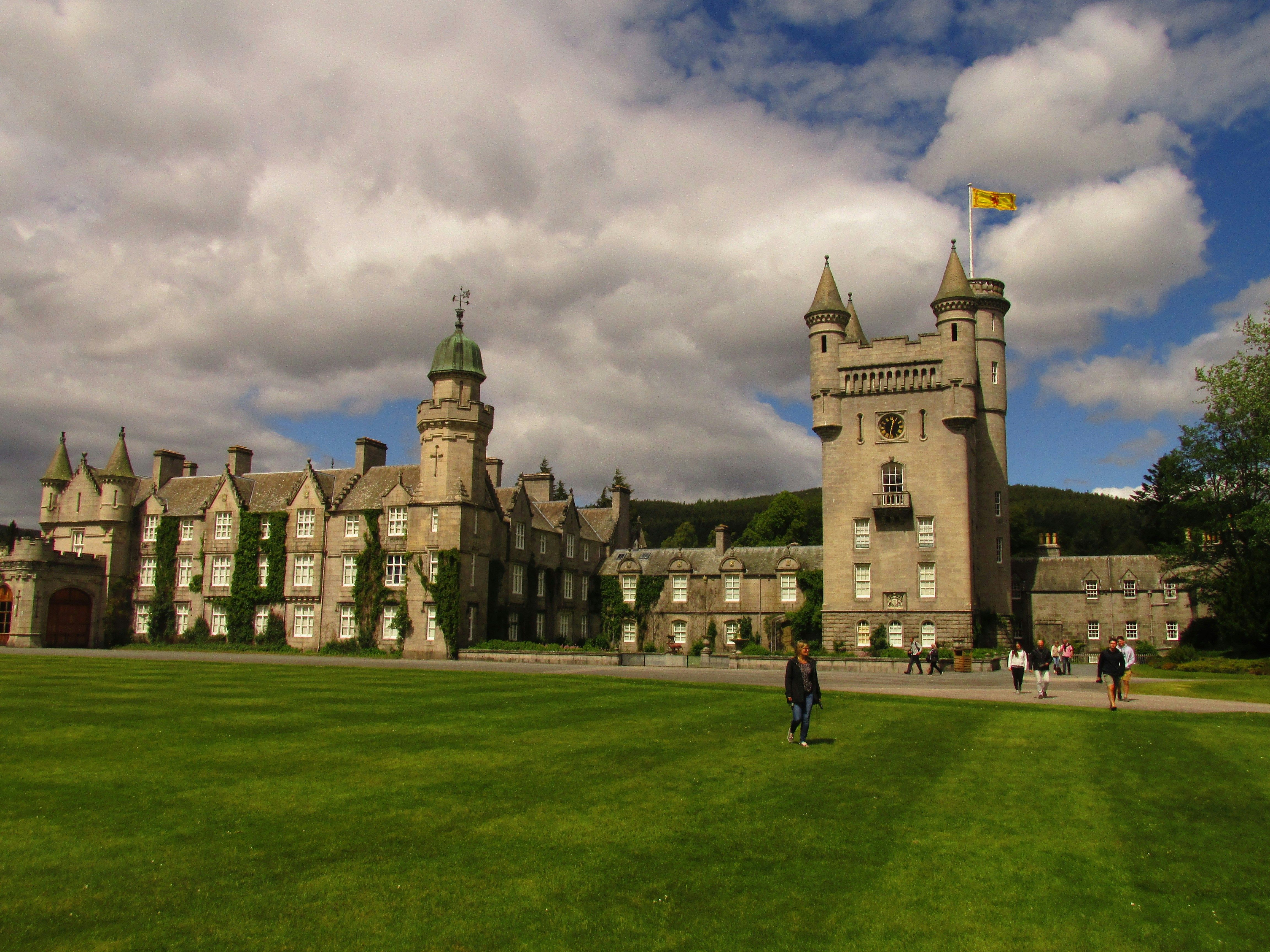 Король Чарльз III відкриває для туристів замок Балморал у Шотландії - його історія