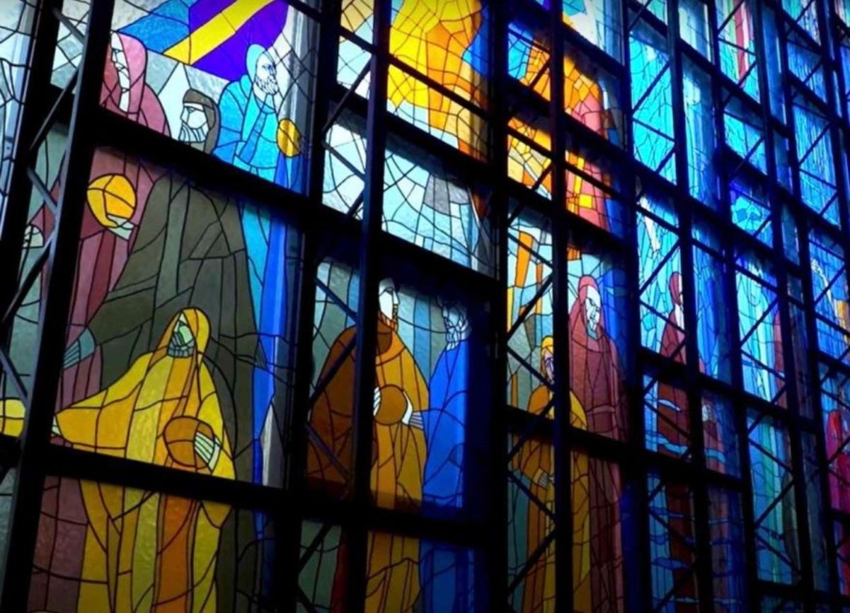 В церкви в Кракове установили самый большой витраж в мире В церкви в Кракове установили самый большой витраж в мире