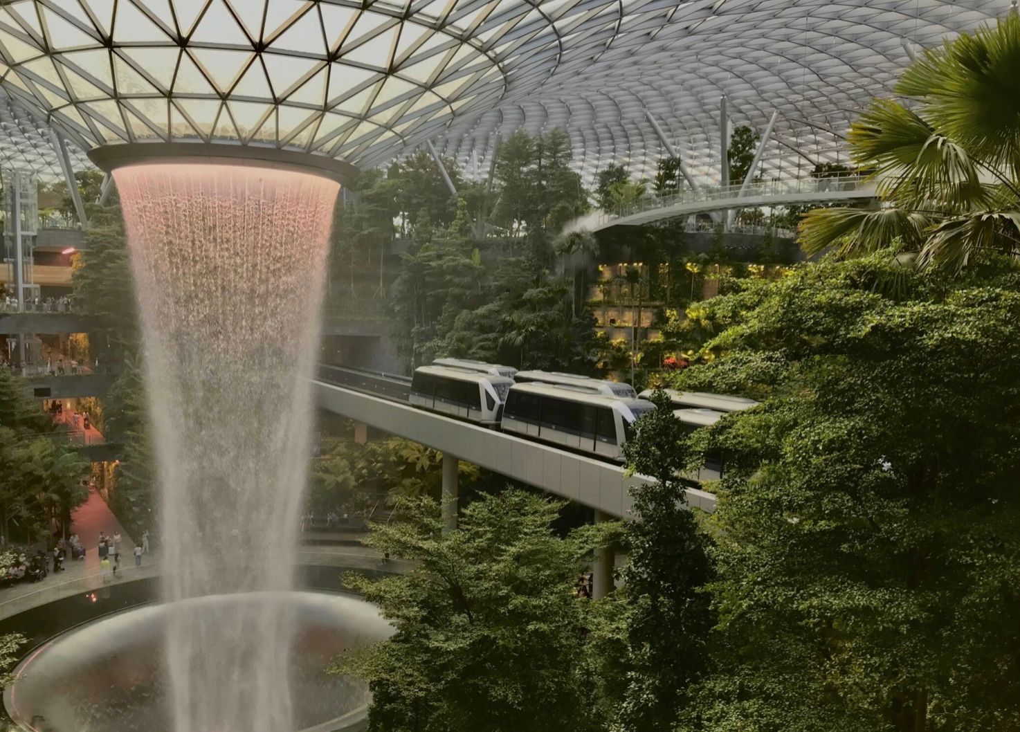 В аеропортах Сінгапуру запровадять еко-збір