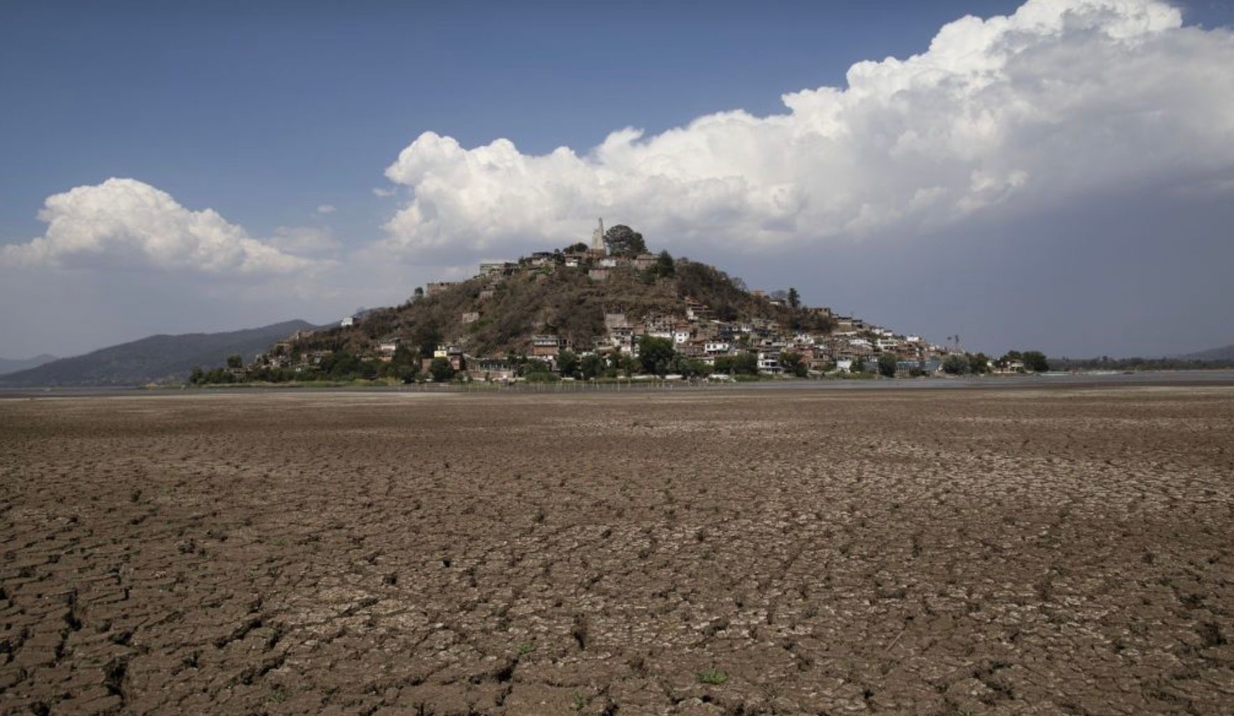 На Филиппинах из-за аномальной жары высохла дамба из-за аномальной жары На Филиппинах из-за аномальной жары высохла дамба из-за аномальной жары