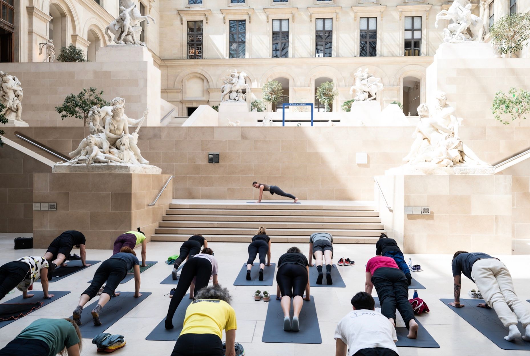 В Лувре будут проводить тренировки по йоге и танцам