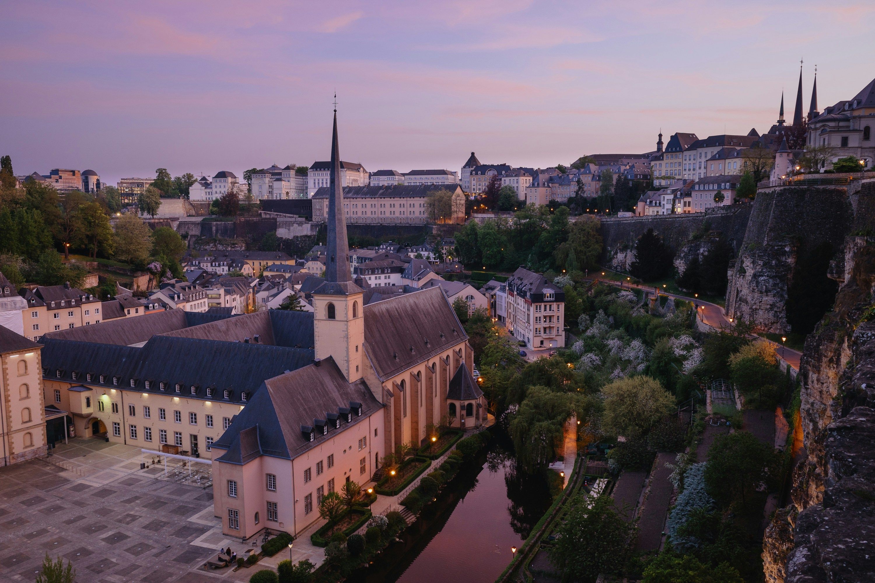 В Люксембурге туристы могут не платить за общественный транспорт и поезда