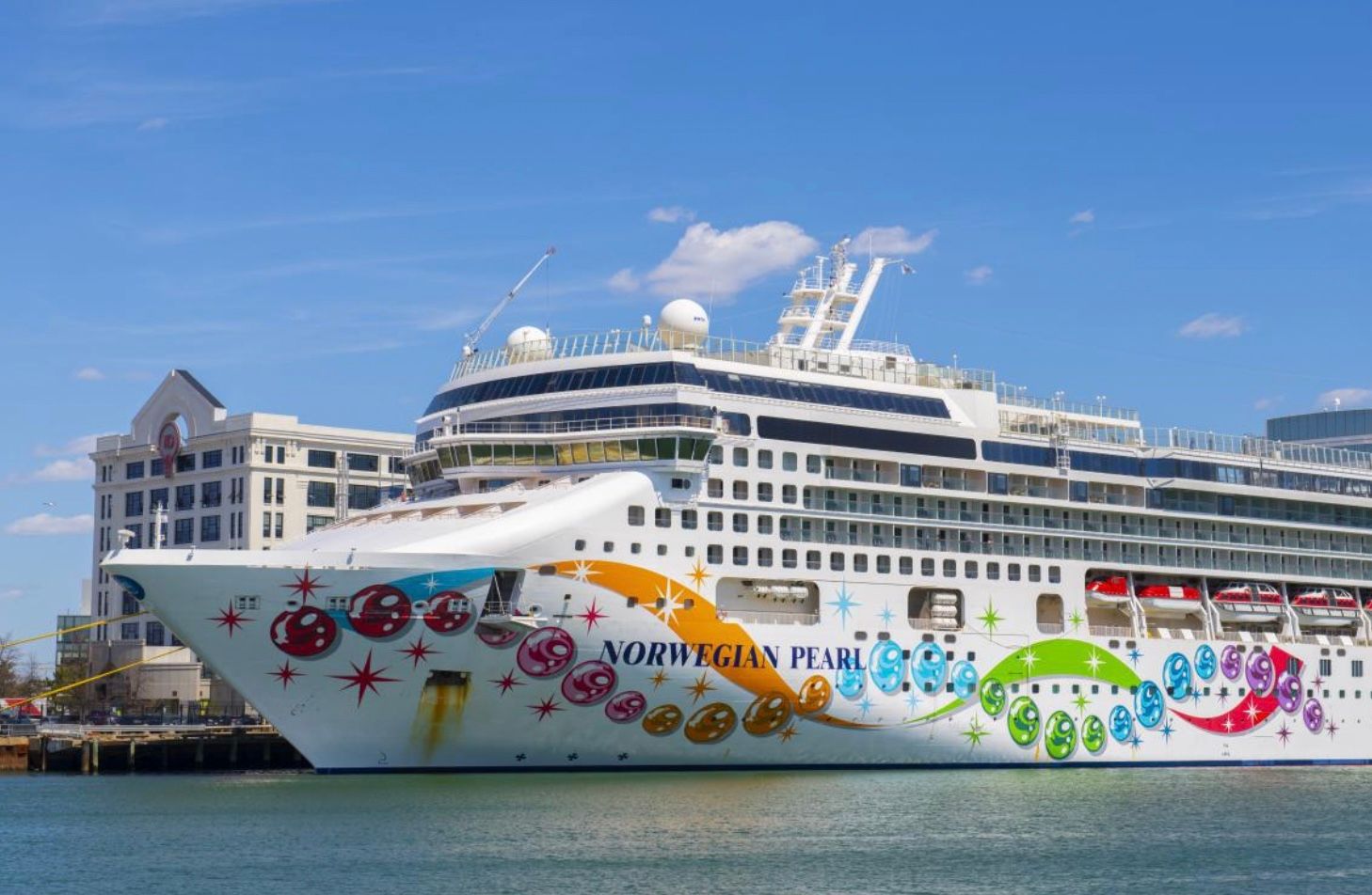 Лайнер Norwegian Pearl вирушить у великий "голий" круїз для нудистів Лайнер Norwegian Pearl вирушить у великий "голий" круїз для нудистів